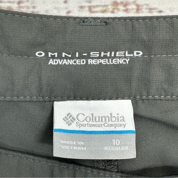 Columbia Women's 10 Cloverdale Omni Shield Advanced Repellency Gray Cargo Pants - Picture 7 of 13